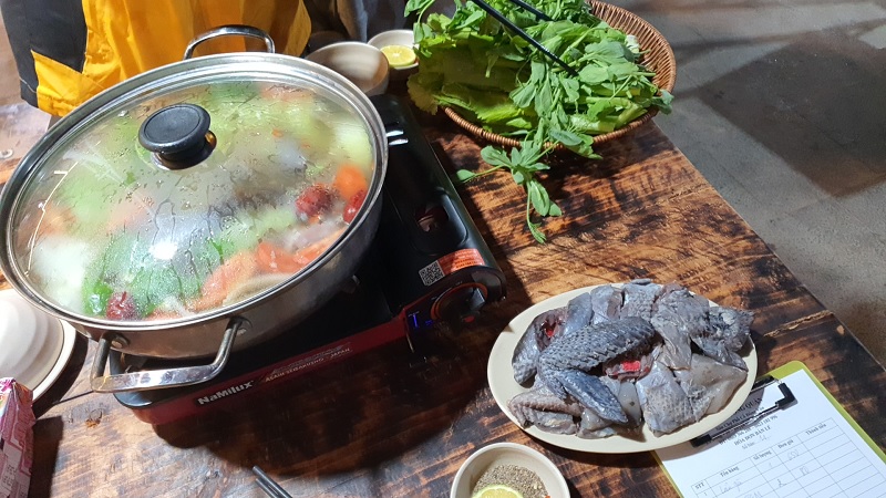 Kiều Hương Quán là nơi lý tưởng cho bạn thưởng thức món lẩu gà đen Đồng Văn ngon đúng điệu.