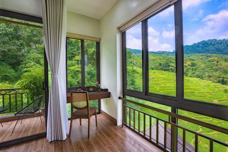 Không gian phòng tại Central Hills Pù Luông Resort thoáng sáng, hiện đại.