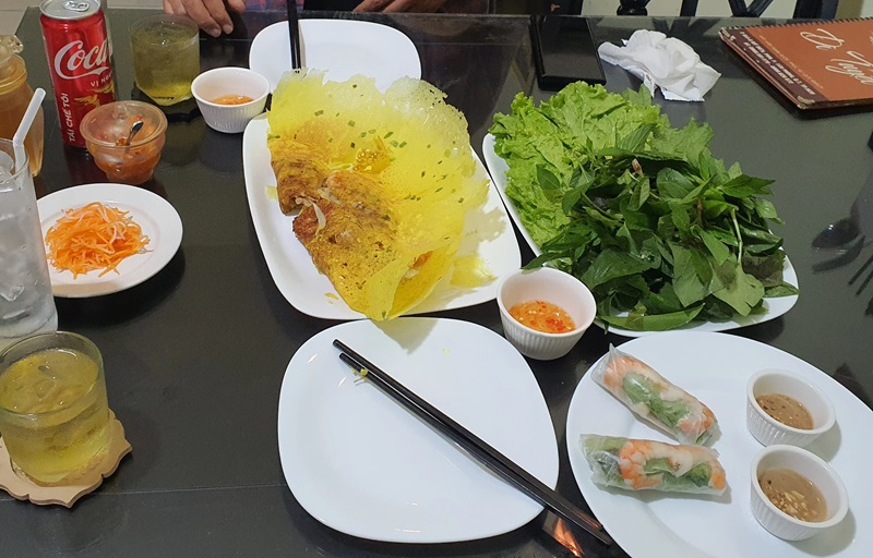 Bánh xèo Dì Tuyết.